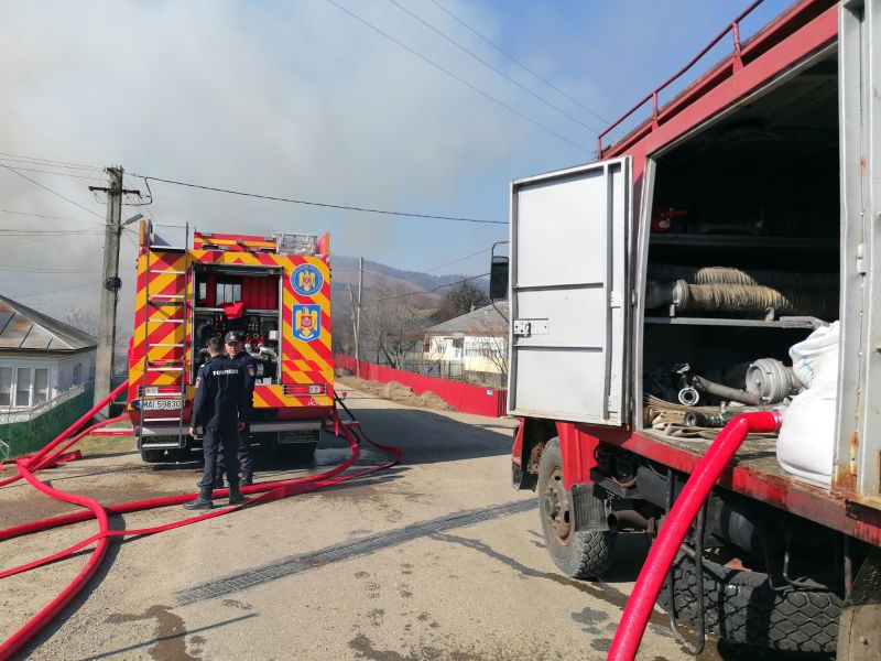 Incendiu puternic în comuna Vizantea Livezi, acolo unde flăcările au cuprins o locuință și mai multe anexe