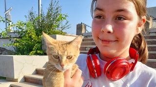 Fata de 14 ani care a dispărut din Tulcea în urmă cu 5 zile a fost găsită teafără în gara Timișoara Nord. Fetița plecase să refacă un traseu din cărțile „Pisicile Războinice”