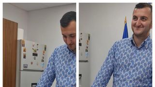 VIDEO- Funcționarul unei primării din Gorj a fost pus să jure pe Biblie că-și va face datoria. Momentul a fost filmat și postat