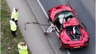 VIDEO. A murit pe loc după ce a zdrobit Ferrari-ul de 300.000 euro între copaci