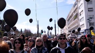 Haos și proteste în Grecia după tragedia feroviară - șeful de gară din Larissa a fost arestat