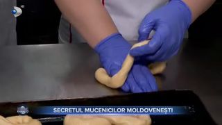 VIDEO - Cea mai bună rețetă de mucenici moldovenești. Secretul este răzătura din coajă de portocală