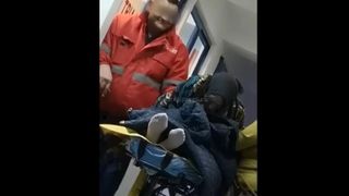 O bătr&acirc;nă din Călărași, care a prezentat dureri groaznice, a acuzat că așteaptă mai bine de 3 ore &icirc;n fața spitalului fără să fie băgată &icirc;n seamă