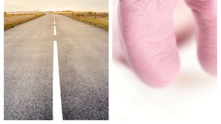 O fetiță de doar cinci săptăm&acirc;ni a fost abandonată &icirc;ntr-un şant la margine de drum. Polițiștii au găsit-o pe mama acesteia