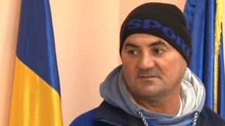 Angajatul unei primării din Timiș a fost prins fără permis. Acesta deversa dejecţii pe câmp