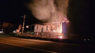 Afacere mistuită de flăcări. Un magazin din Neamț a ars din temelii