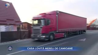 Casa lovită mereu de camioane