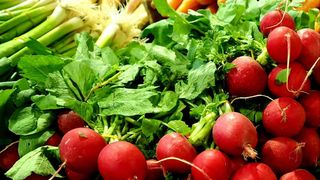 Legumele și fructele, prețuri duble pe tarabele din România