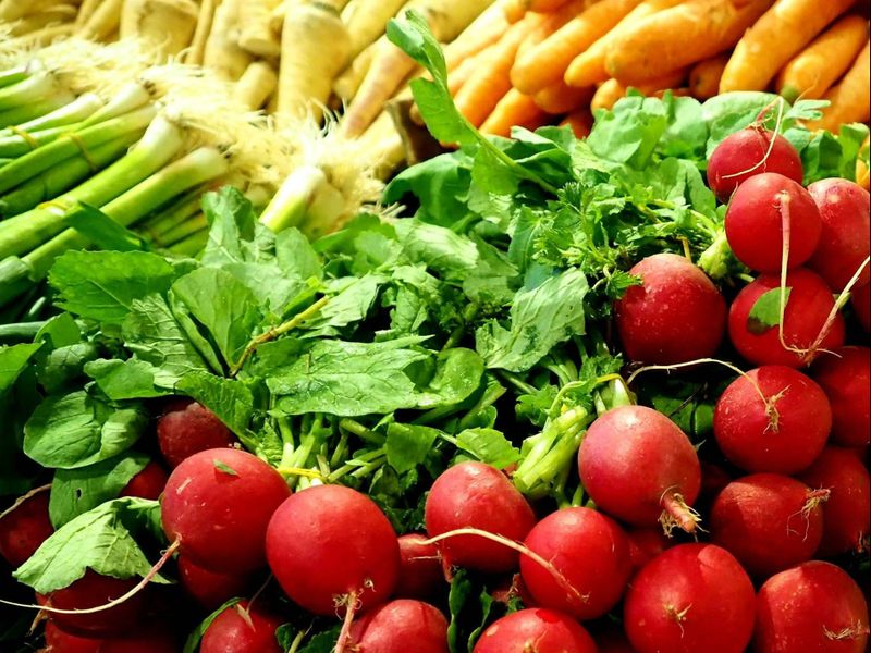 Legumele și fructele, prețuri duble pe tarabele din România