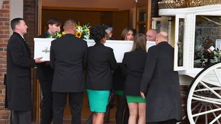 Un tată a murit la câteva ore după înmormântarea fiicei sale de 23 de ani, care a căzut de la balconul unui club de noapte/  Sora fetei: ”A fost cea mai frumoasă, cea mai amuzantă fată, cu cel mai molipsitor râs”