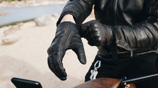 Caz șocant în Italia! Un român a fost împușcat în stil mafiot de un motociclist