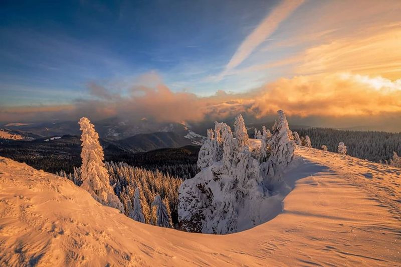 Bucovina, inclusă într-un circuit turistic de lux, cu avioane private