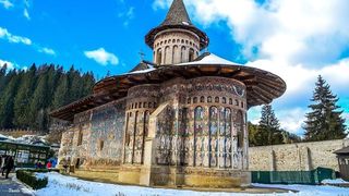 Bucovina, inclusă într-un circuit turistic de lux, cu avioane private