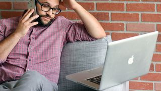 Individul care se confruntă cu un stres sever la locul de muncă poate dezvolta diverse simptome, tulburări emoționale