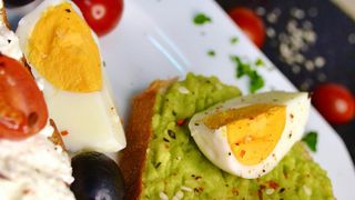 Fibrele alimentare sunt o categorie de carbohidrați care provin din plante și sunt compuse din sute de molecule de glucoză