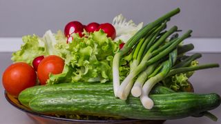 Usturoiul verde. Zece beneficii incredibile pentru organismul tău