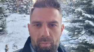 Un șofer de TIR a pierdut suma de 13.000 de euro în timp ce iubita lui făcea duș