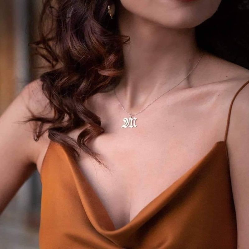 Carmen Nistor decorează diverse săli și a lucrat chiar pentru lansarea unei colecții de bijuterii cu litere.