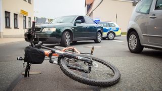 Un șofer din Argeș a rănit cu mașina un biciclist. Bărbatul a fost identificat