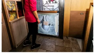 Un român a făcut prăpăd în Spania după ce a spart mai multe magazine ale micilor producători! A distrus mai mult decât a furat