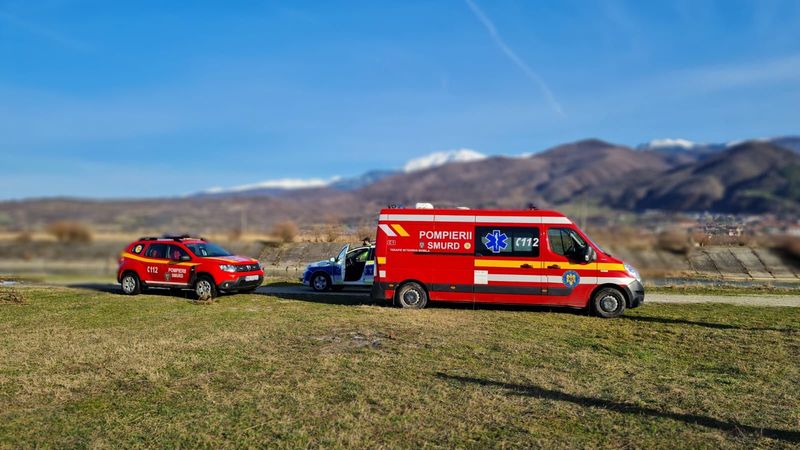 Tentativă de sinucidere. Un bărbat a intrat în râul Olt, cu intenția de a-și lua viața. Oamenii legii au intervenit de urgență