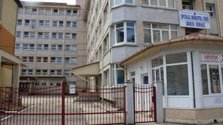 Moarte fulgerătoare în Carei! O fostă asistentă medicală a fost găsită decedată în propriul apartament