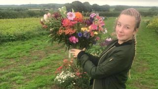 O tânără de 22 de ani s-a mutilat singură cu ciocanul și a mințit că a fost traficată. A primit 8 ani de închisoare pentru "delir"