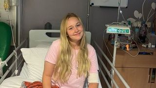 „Am plâns și am țipat”. Viața unei tinere a luat o turnură dramatică, după ce a primit un diagnostic greșit. I s-a spus că se simte rău de la stres, dar  suferea de o boală grea