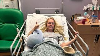 „Am plâns și am țipat”. Viața unei tinere a luat o turnură dramatică, după ce a primit un diagnostic greșit. I s-a spus că se simte rău de la stres, dar  suferea de o boală grea