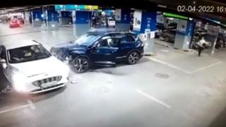 VIDEO- Rezultatul expertizei în cazul tinerei care a murit într-un accident provocat în parcarea unui mall. Șoferul avea o viteză imensă și nu a frânat deloc