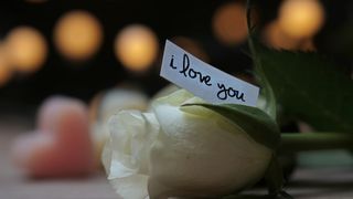 Mesaje de dragoste 2023: „Aș vrea să poți să te vezi prin ochii mei. Numai așa ți-ai da seama ce mult însemni pentru mine!”