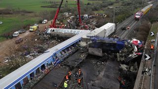 Familiile celor 57 de pasageri morți în accidentul feroviar din Grecia vor primi câte 42.000 de euro de la compania de căi ferate