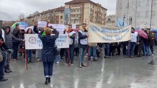 VIDEO - Proteste ale cadrelor didactice din cauza salariilor : ”Rușine să vă fie”