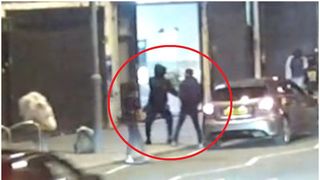 VIDEO. Momentul șocant în care un campion mondial la box este jefuit de ceasul de 80.000 de euro cu diamante