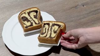 VIDEO - Anul acesta cozonacul se vinde și la felie. Vezi cât costă