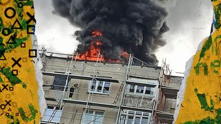 VIDEO: UPDATE- Incendiu puternic în Capitală. Flăcările au izbucnit pe terasa unui bloc