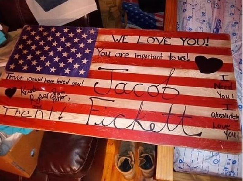 Poliția a spus că cei doi câini Great Danes s-ar fi bătut și și-ar fi îndreptat furia asupra lui Kristin