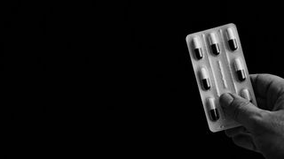 VIDEO- Trafic de droguri în liceele din Capitală! S-au efectuat percheziții la rețeaua care furnizează substanțe interzise tinerilor de bani gata