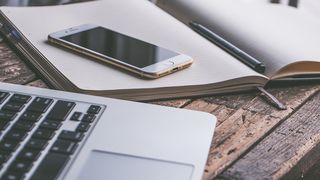 Oficialii din Rusia nu mai au voie să folosească Iphone. Acestora li s-ar fi spus să arunce telefoanele sau să le dea copiilor