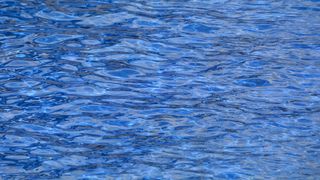 25 de persoane au fost otrăvite într-un atac în incinta unei piscine