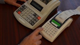 Un adolescent de 17 ani a fost prins la furat de 22 ori în același magazin