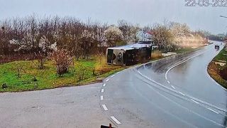 VIDEO - Un autocar s-a răsturnat în Ialomița: mai mulți pasageri au suferit atacuri de panică