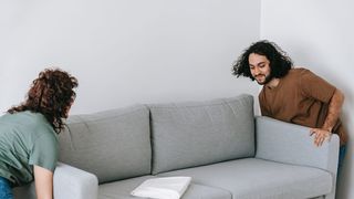 Cum să faci față stresului și anxietății &icirc;n urma unei relocări