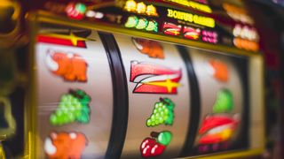 VIDEO- Românii ar putea spune „adio” păcănelelor de la parterul blocurilor și din localitățile mici