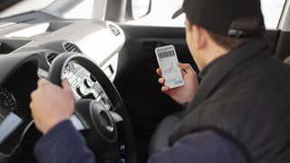 Escrocul din Uber: un șofer s-a dat drept comisar la Antidrog pentru a păcăli fete tinere