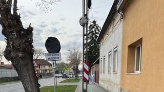 Pistă de biciclete, plină de st&acirc;lpi &icirc;n Satu Mare. Vezi imaginile