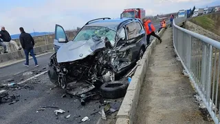 Accident rutier pe centura Avrigului, după ce o mașină a intrat într-o coliziune cu un camion