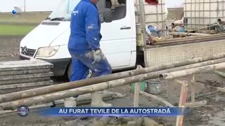 VIDEO- Două femei au furat țevile de la Autostrada Unirii