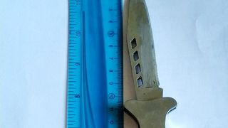 Un bărbat a fost prins cu un cuțit asupra sa la intrare în Judecătoria Buhuși