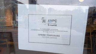 Magazinul unei companii de cafea din Capitală a fost închis temporar de ANPC, din cauza vitrinelor neigienizate şi plăcilor de gresie deteriorate